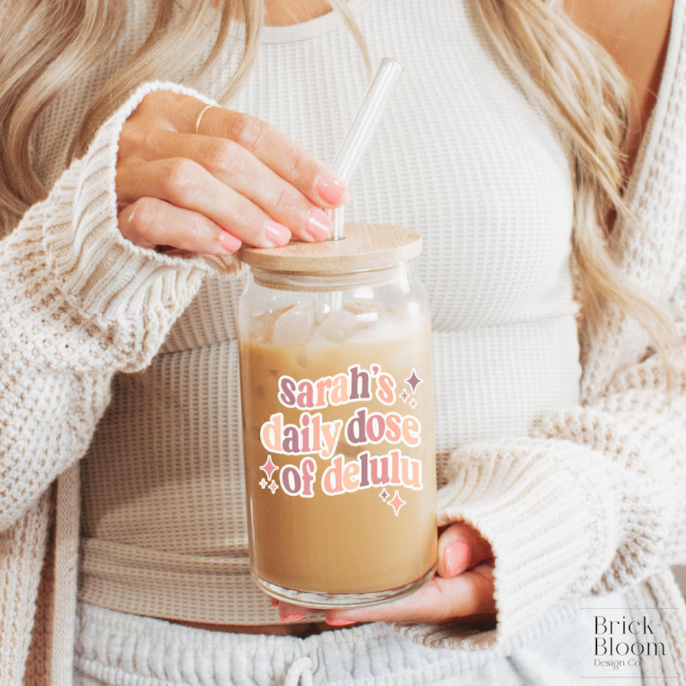 Custom Daily Dose of Delulu Glass Can | Personalized Name Iced Coffee Cup with Bamboo Lid & Reusable Glass Straw | Cute Aesthetic Coffee Tumbler Gift for Her