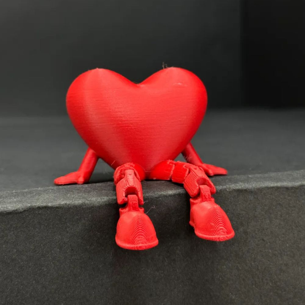 Bazinco Cute Heart Figurine with Dangling Legs – Aesthetic Desk & Shelf Decor Showpiece