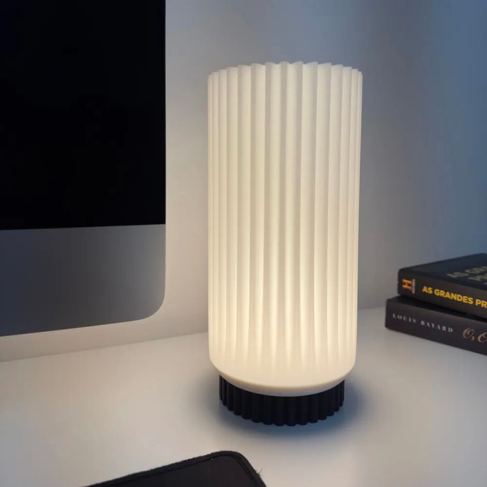 Bazinco Modern 3D Fluted Desk Lamp – Minimalist Ribbed Bedside Table Lamp for Living Room & Office
