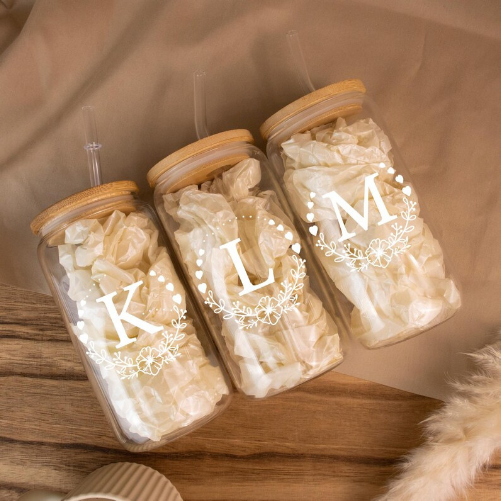 Bazinco Personalized Monogram Letter Glass Cup | Floral Initial Glass Can with Bamboo Lid & Glass Straw | Custom Gift for Her, Bridesmaids & Coffee Lovers
