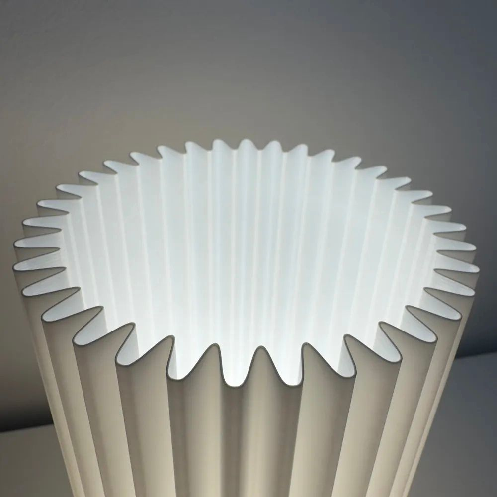 Bazinco Nordic Fluted Table Lamp – Minimalist Ambient Bedside & Desk Light